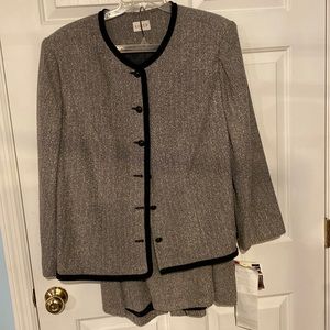 Koret jacket and skirt. Dress shirt size 20. New